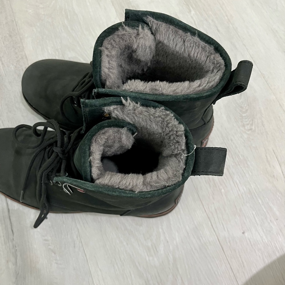 Faux fur lined fleece Sherpa warm winter  Ugg boots, black. Size 10 - Picture 2 of 5